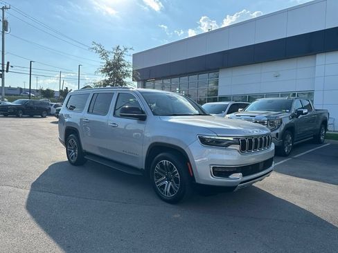 Used 2024 Jeep Wagoneer L Series II w/ Flexible Seating Group AWD/4WD image 1