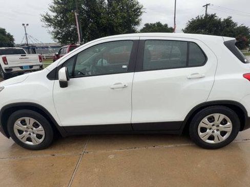 Used 2018 Chevrolet Trax LS FWD image 5