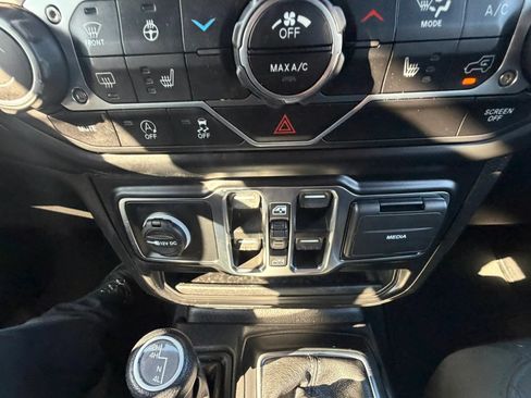 Used 2022 Jeep Wrangler Unlimited Sport AWD/4WD image 26