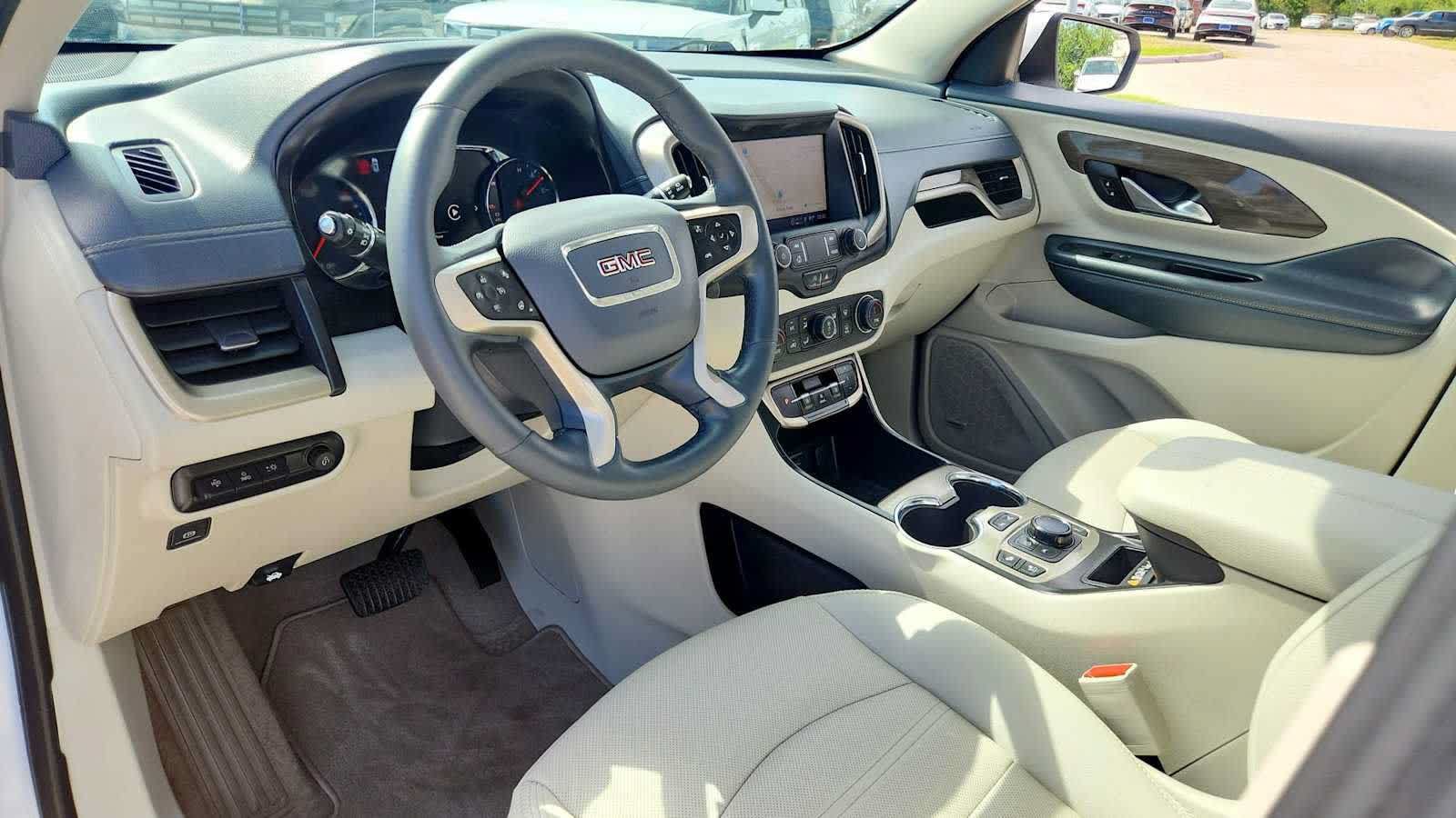 Used 2023 GMC Terrain Denali w/ Denali Premium Package AWD/4WD image 9