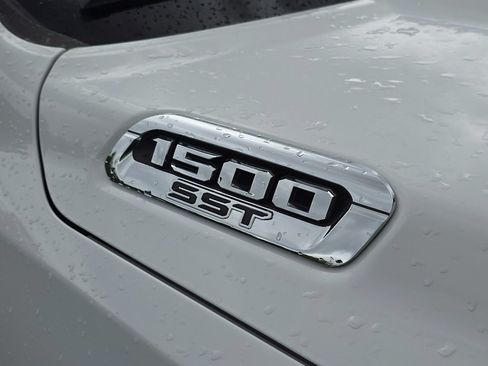 Used 2025 RAM 1500 Laramie AWD/4WD image 2