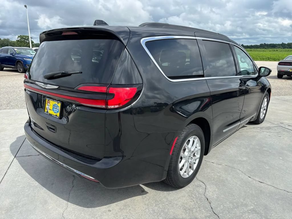Used 2022 Chrysler Pacifica Touring-L FWD image 4