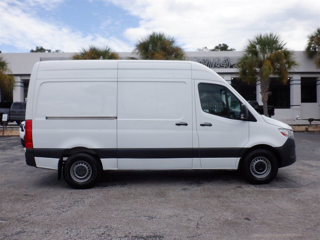 Used 2021 Freightliner Sprinter 2500 RWD image 1