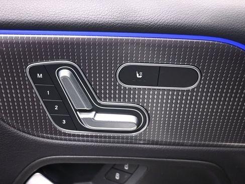 Used 2022 Mercedes-Benz GLB 250 4MATIC image 21