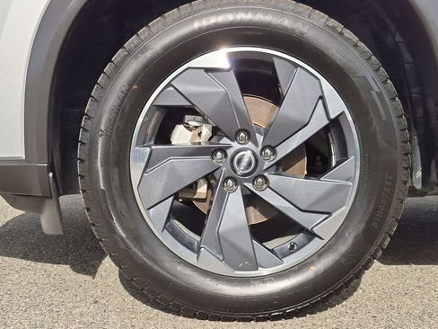 Used 2024 Nissan Rogue SV FWD image 26