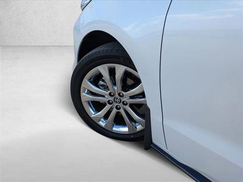 Certified 2023 Toyota Sienna Platinum image 10