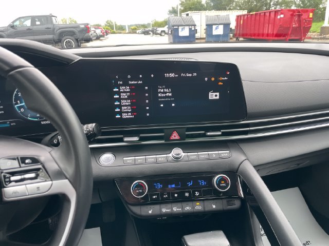 Used 2025 Hyundai Elantra SEL FWD image 12