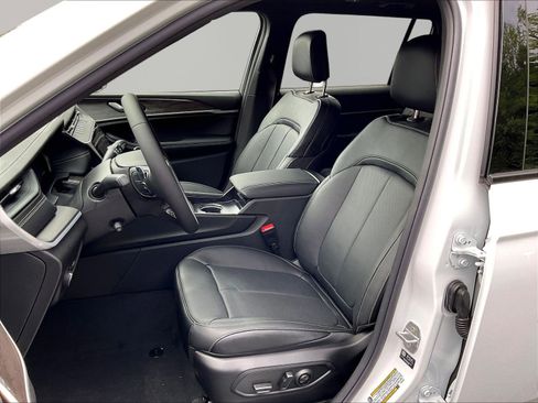 New 2026 Jeep Grand Cherokee L Limited AWD/4WD image 17