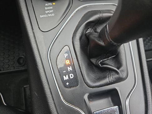 Used 2020 Jeep Cherokee Latitude w/ Cold Weather Group image 29