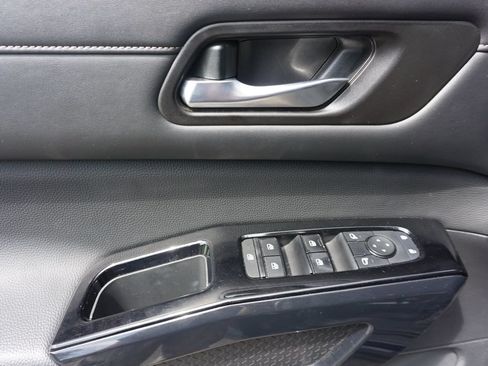 Used 2022 Nissan Pathfinder SV FWD image 4