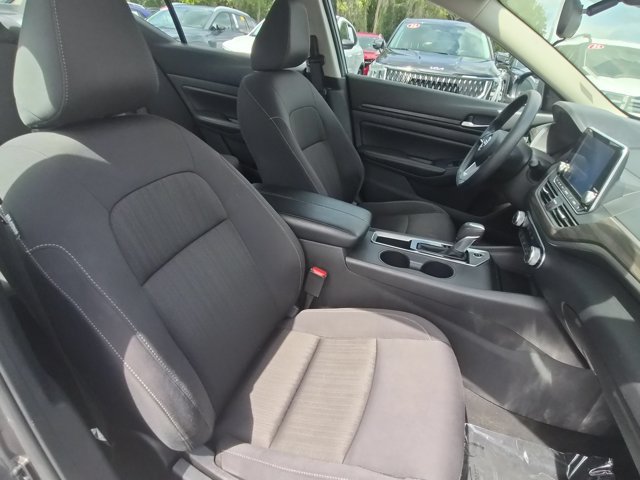 Used 2025 Nissan Altima 2.5 SV FWD image 30