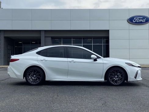 Used 2025 Toyota Camry XSE FWD image 2