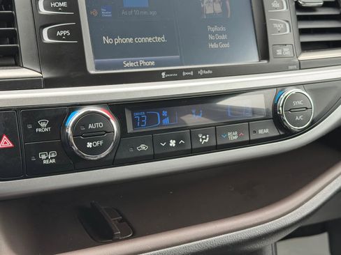 Used 2018 Toyota Highlander XLE AWD/4WD image 22