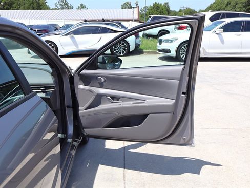 Used 2023 Hyundai Elantra SEL FWD image 38