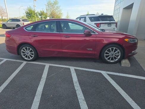 Used 2017 Ford Fusion Energi SE image 5