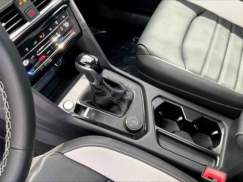 New 2025 Volkswagen Taos SEL image 7