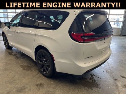 New 2026 Chrysler Pacifica Select w/ S Appearance Package AWD/4WD image 6