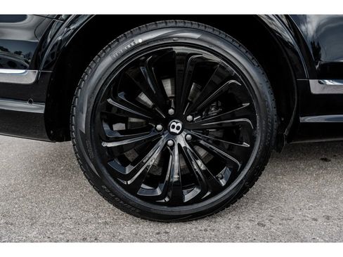 Used 2022 Bentley Bentayga image 15