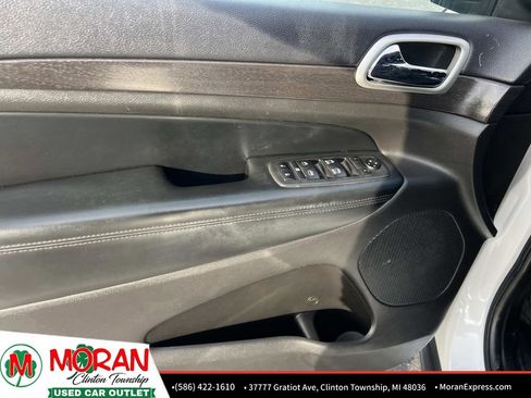 Used 2018 Jeep Grand Cherokee Laredo image 14