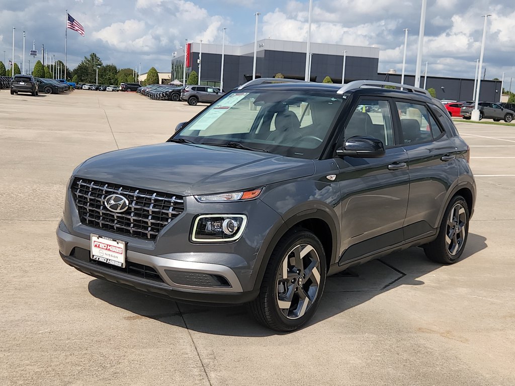 Used 2024 Hyundai Venue Limited FWD image 9