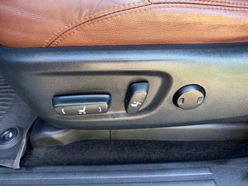 Used 2017 Toyota 4Runner Limited AWD/4WD image 18