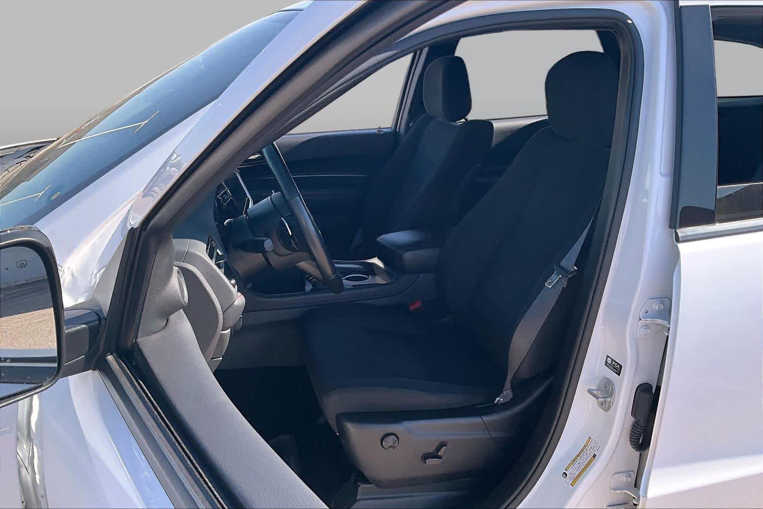 Used 2025 Dodge Durango GT RWD image 8