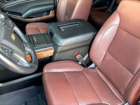 Used 2019 Chevrolet Tahoe Premier w/ Premier Plus Edition image 17