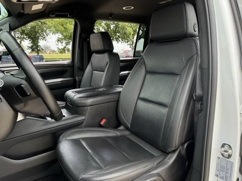 Used 2024 Chevrolet Suburban LT RWD image 28