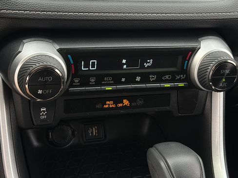 Used 2023 Toyota RAV4 LE AWD/4WD image 15