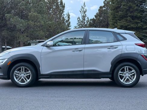 Used 2022 Hyundai Kona SE image 8