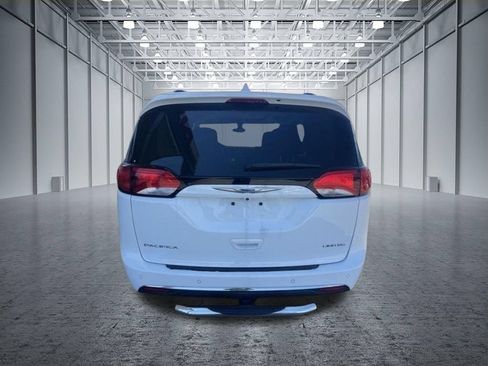 Used 2019 Chrysler Pacifica Limited FWD image 30