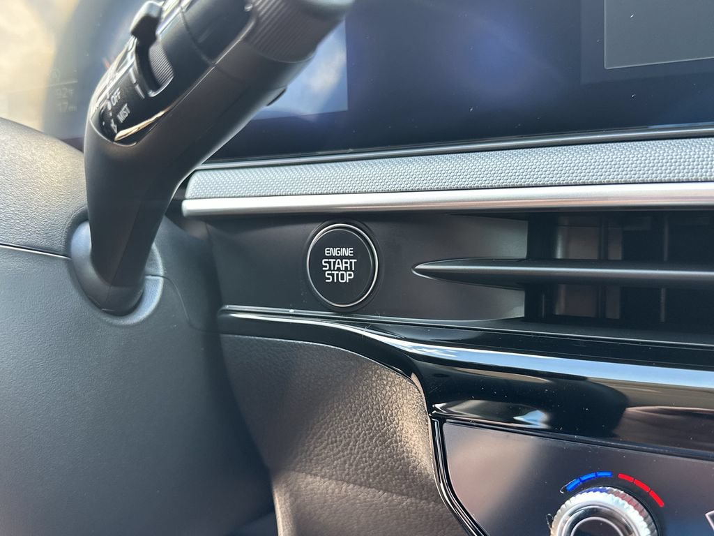 New 2026 Kia K5 LXS FWD image 25