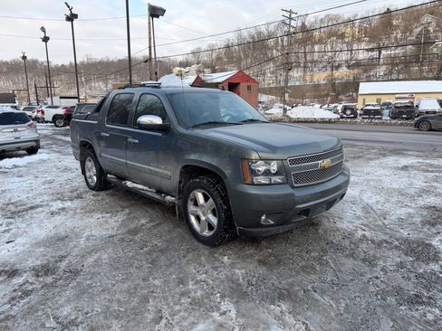 Used 2011 Chevrolet Avalanche LTZ image 5