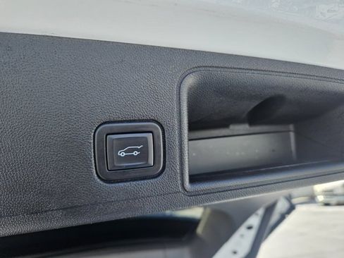 Certified 2023 GMC Terrain SLE w/ Driver Convenience Package image 13