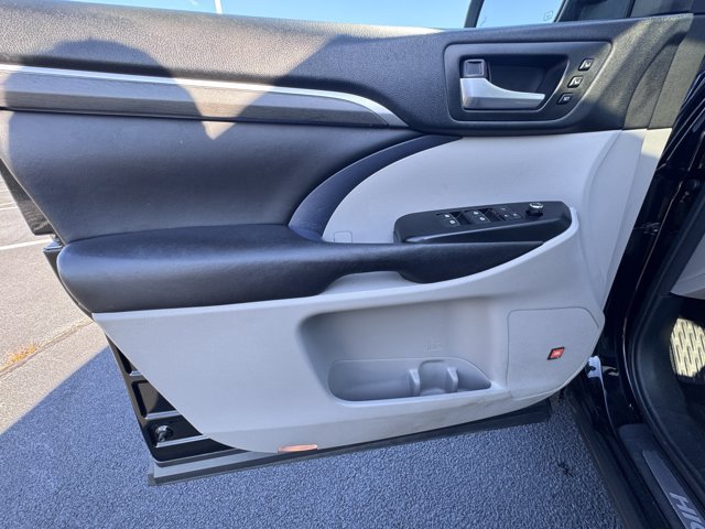 Used 2017 Toyota Highlander Limited FWD image 9