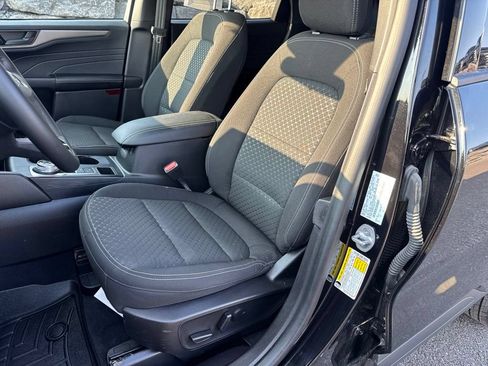 Used 2023 Ford Escape Active w/ Tech Pack #1 AWD/4WD image 11