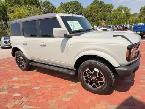 Used 2024 Ford Bronco Outer Banks AWD/4WD image 3