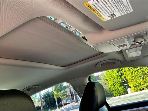 Used 2017 Volkswagen Passat 1.8T SEL Premium image 13