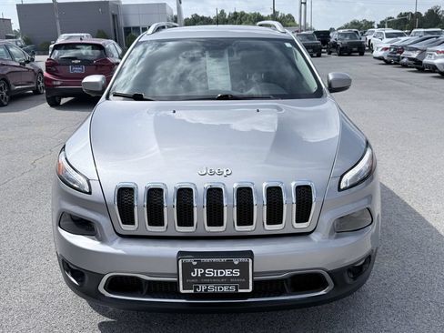 Used 2017 Jeep Cherokee Limited AWD/4WD image 2