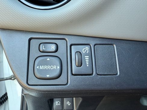 Used 2017 Toyota Yaris SE image 24