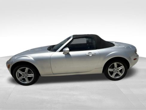 Used 2006 MAZDA MX-5 Miata Touring RWD image 8