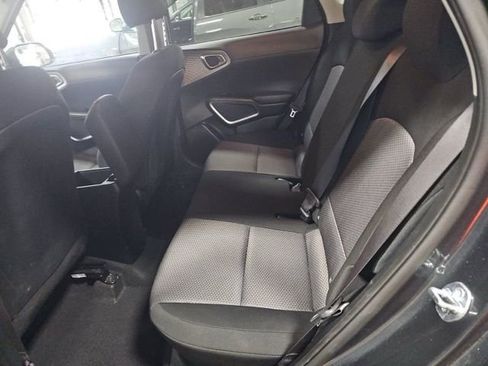 Used 2025 Kia Soul LX w/ LX Technology Package FWD image 15