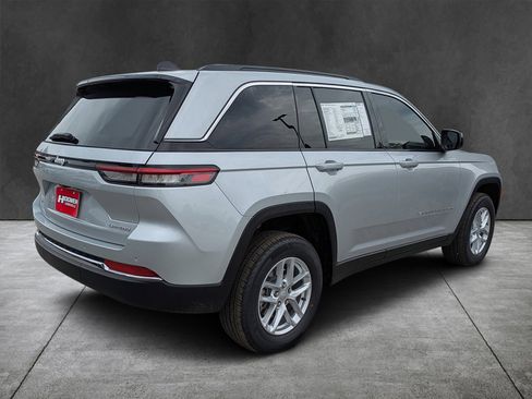 New 2025 Jeep Grand Cherokee Laredo X w/ Luxury Tech Group I image 3