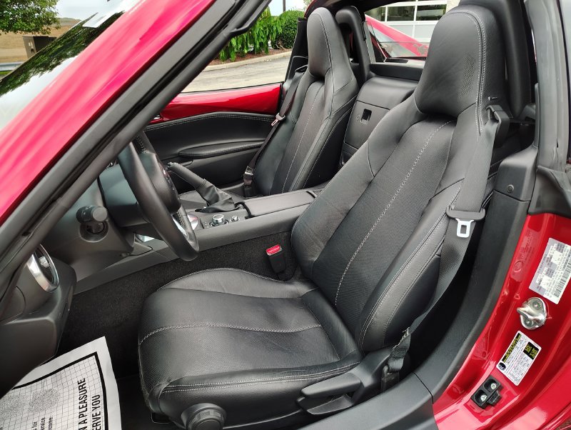 Used 2022 MAZDA MX-5 Miata RF Grand Touring RWD image 18