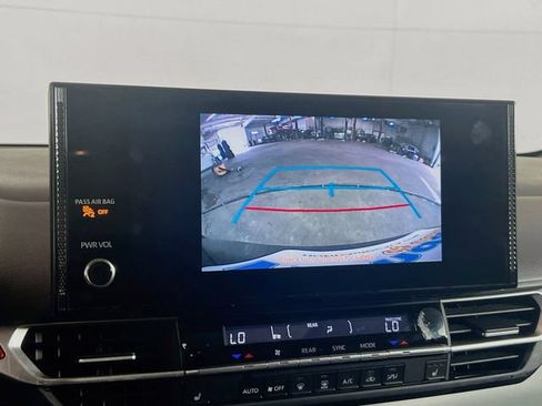 Used 2025 Toyota Sienna XLE FWD image 13
