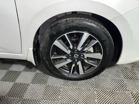 Used 2022 Nissan Versa SV FWD image 10