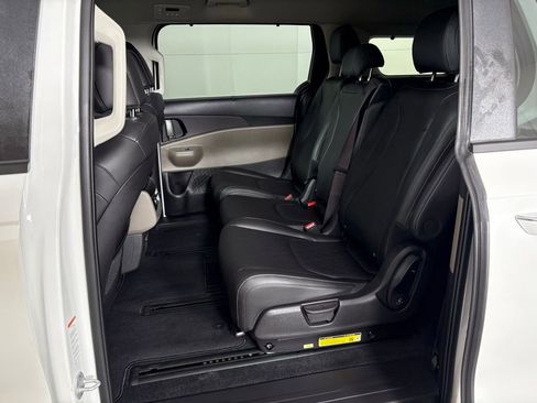 New 2026 Kia Carnival EX image 37