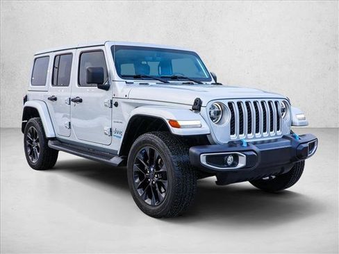 Used 2022 Jeep Wrangler Unlimited Sahara image 3