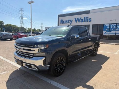 Used 2022 Chevrolet Silverado 1500 LTZ w/ Safety Package II AWD/4WD image 2