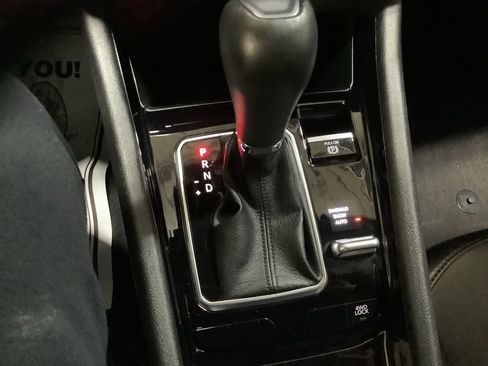 Used 2023 Jeep Compass Limited image 31